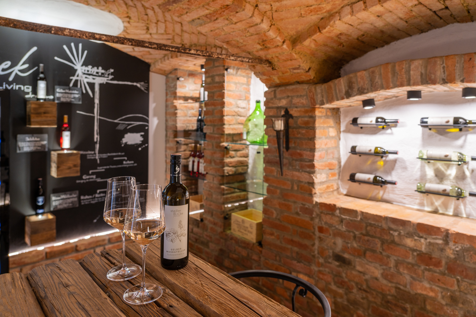 Hochzeitslocation: Vinothek Petzles