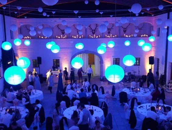 Hochzeit: Der Innenhof des Hof Groß Höllnberg. - Hof Groß Höllnberg