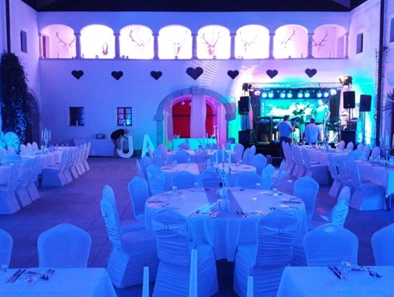 Hochzeit: Der Innenhof des Hof Groß Höllnberg. - Hof Groß Höllnberg
