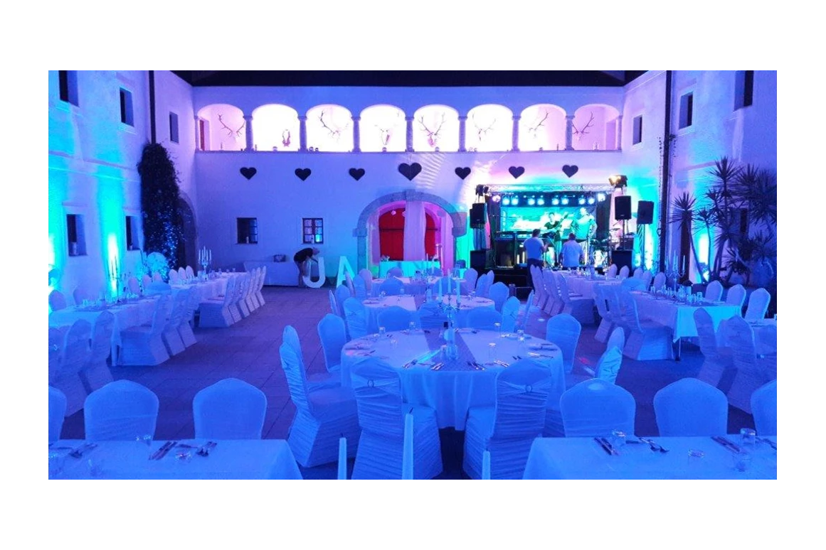 Hochzeit: Der Innenhof des Hof Groß Höllnberg. - Hof Groß Höllnberg