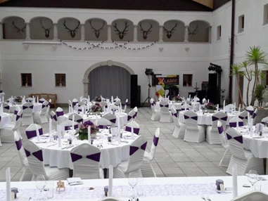 Hochzeit: Der Innenhof des Hof Groß Höllnberg. - Hof Groß Höllnberg