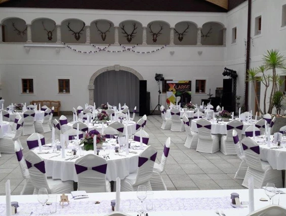 Hochzeit: Der Innenhof des Hof Groß Höllnberg. - Hof Groß Höllnberg