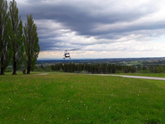 Hochzeit: Mit dem Hubschrauber direkt zur Hochzeitslocation Hof Groß Höllnberg. - Hof Groß Höllnberg