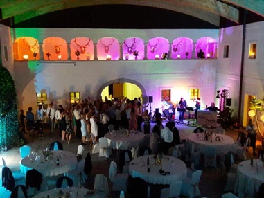 Hochzeit: Der Innenhof des Hof Groß Höllnberg. - Hof Groß Höllnberg