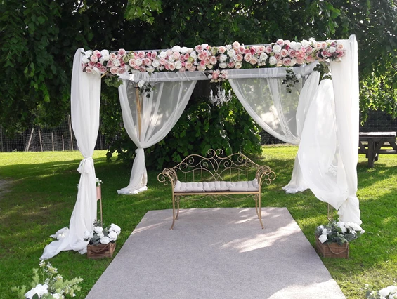 Hochzeit: Feiert eure Trauung im Freien im Hof Groß Höllnberg. - Hof Groß Höllnberg