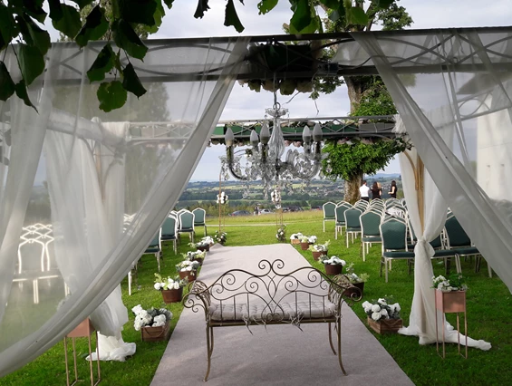 Hochzeit: Feiert eure Trauungszeremonie im Freien im Hof Groß Höllnberg. - Hof Groß Höllnberg
