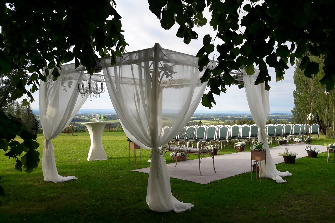 Hochzeit: Feiert eure Hochzeit im Freien im Hof Groß Höllnberg. - Hof Groß Höllnberg