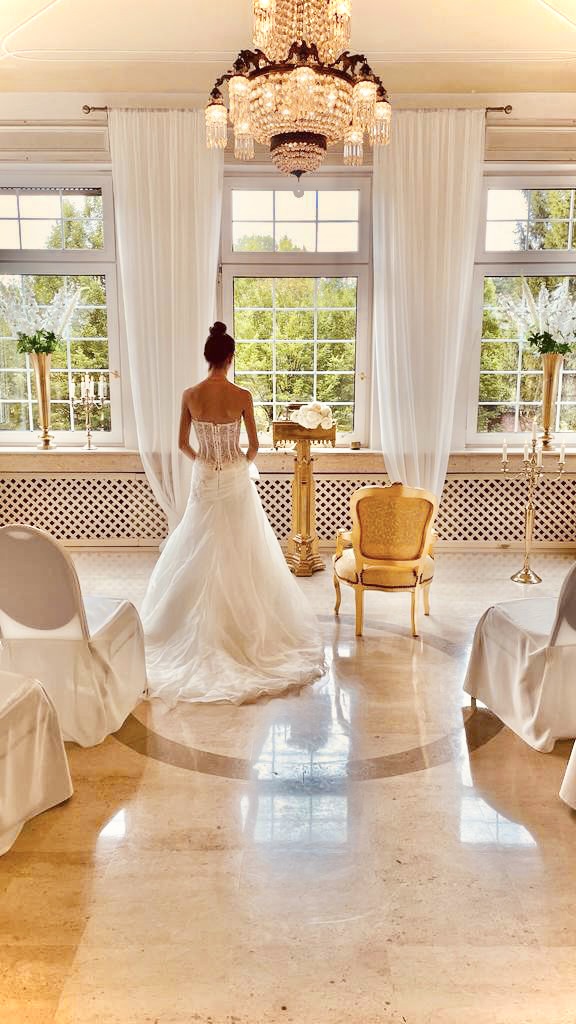 Hochzeit - Saarland - Der Trauraum bestuhlt für die freie Trauung  - Schloss Falkenhorst