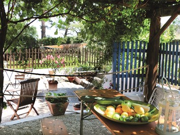 Villa Weinhandwerk Angaben zu den Festsälen Mediterane Terrasse (outdoor)