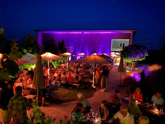 Hochzeit: Der Garten des Weingut Fluhr-Eller kann bis spät in die Nacht für eure Hochzeitsfeier genutzt werden. - Weingut FLUHR-ELLER