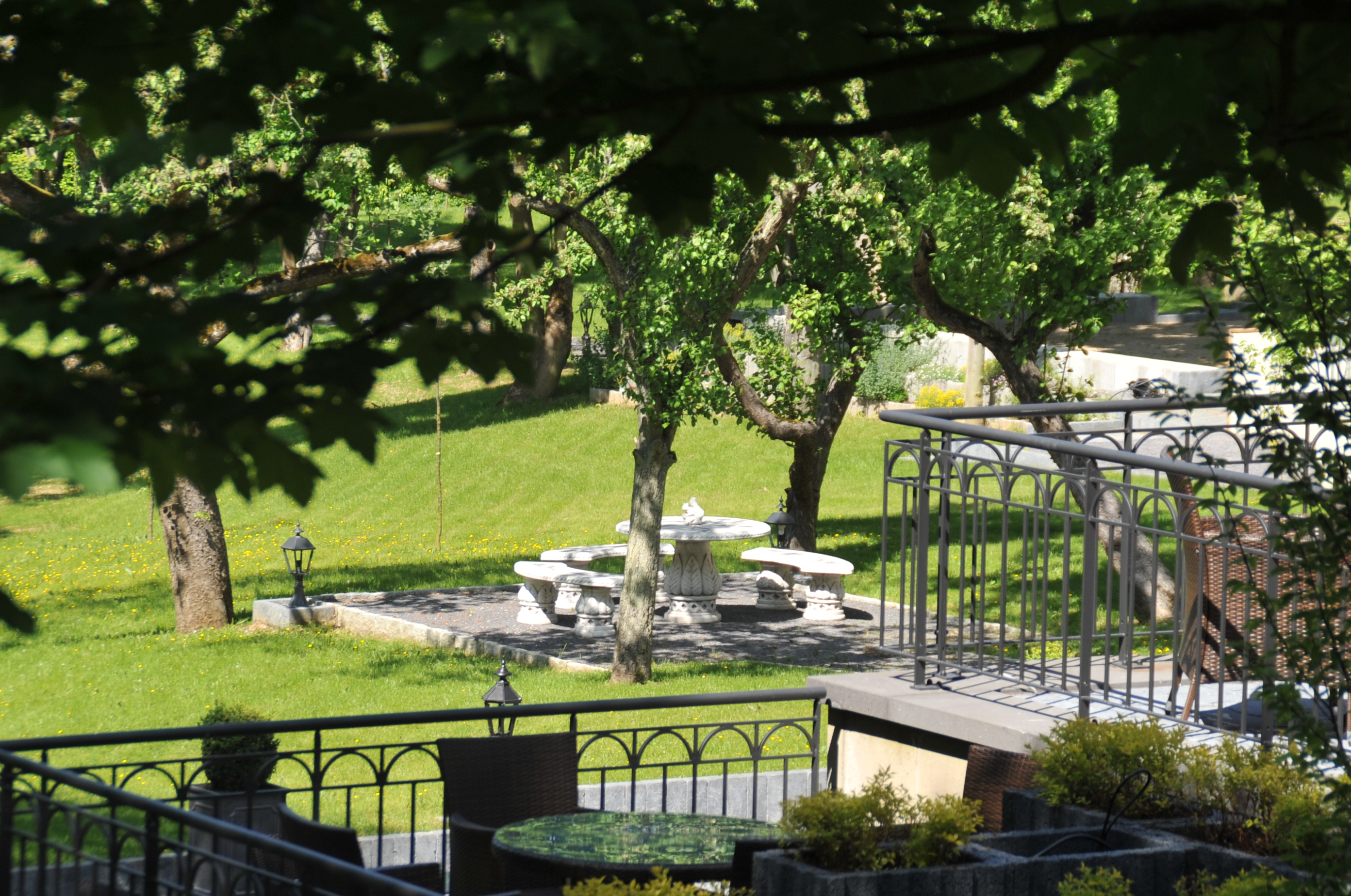 Hochzeit - Parkplatz: Busparkplatz - Nordrhein-Westfalen - Park mit Streuobstwiese - Waldhotel Rheinbach