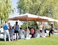 Hochzeit: Für eine Trauung unter freiem Himmel direkt am Neusiedlersee - das Hotel Seepark-Weiden. - Strandbar im Seepark Weiden