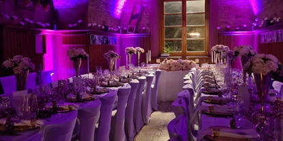 Bruiloft - Wiesloch - Stimmungsvolle Abendaufnahme mit violett-goldenem Licht, romantische Atmosphäre für Hochzeiten und Dinner-Events. - Wanderheim Germersheim