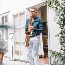 Hochzeit: Live Musik im romantischen Innenhof - Altstadthotel Weinforum Franken