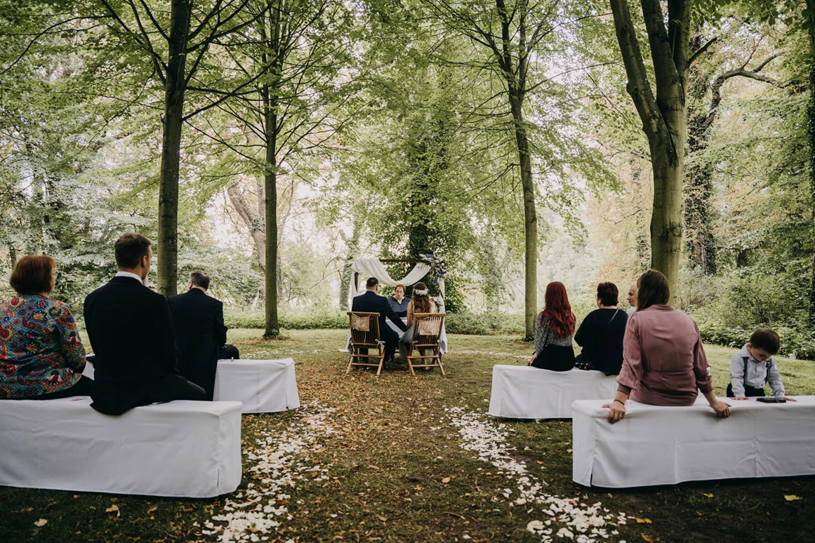 Hochzeitslocation: Trauung im Grünen Trauzimmer - Gut Petersdorf