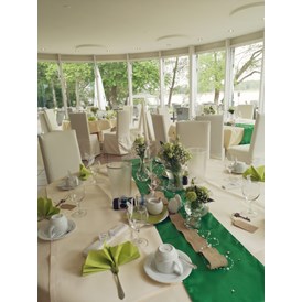 Hochzeit: Wintergarten Beispeil für Dekoration in grün  - Hotel Bollmannsruh am Beetzsee