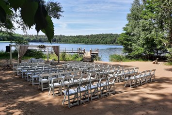 Hochzeit: Standesamtliche und Freie Trauungen direkt am See - Van der Valk Naturresort Drewitz