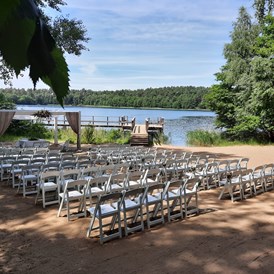 Hochzeit: Standesamtliche und Freie Trauungen direkt am See - Van der Valk Naturresort Drewitz