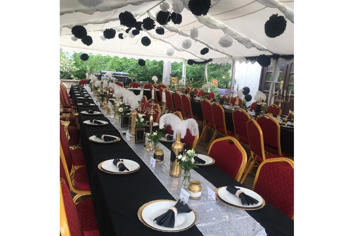 Hochzeit: Ein Zelt passend für die Terrasse steht zur Verfügung  - Spreeparadies