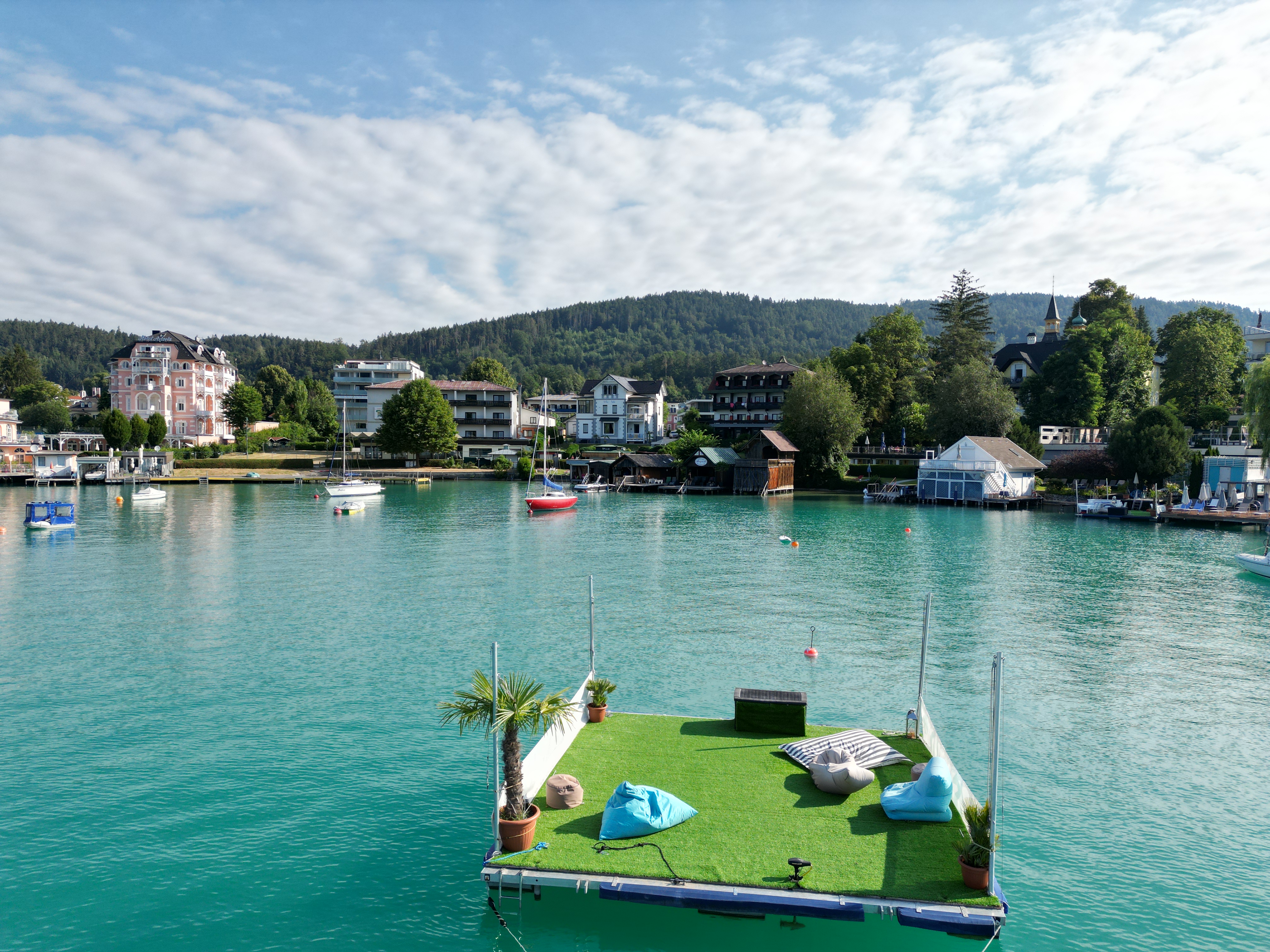 THE ISLAND - die schwimmende Location am Wörthersee Informatie over de balzalen HET EILAND. zonnedek 1