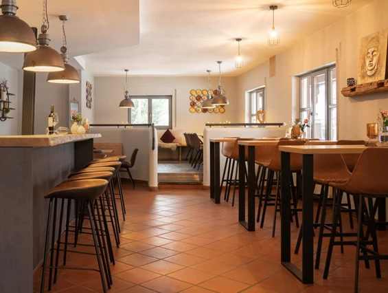 Hochzeitslocation: Blick in den Hauptraum. - momo Eventlocation