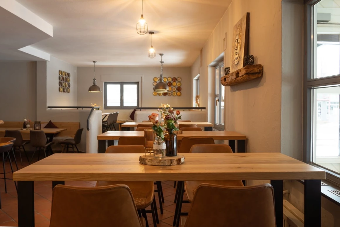 Hochzeitslocation: Blick in den Hauptraum. - momo Eventlocation