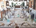 Hochzeit: Speisesaal mit Hochzeitstafel - Relax- & Vitalhotel Adler