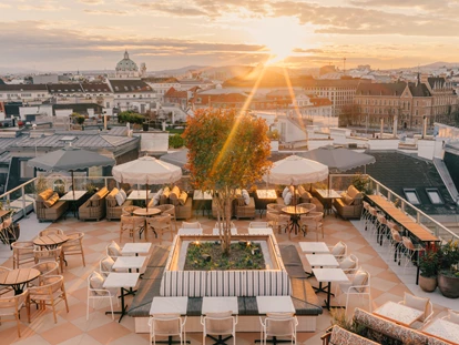 Matrimonio - Bisamberg - Die Rooftopbar CAYO COCO vom The Hoxton lädt zu berauschenden Sunset-Hochzeitsfeiern über den Dächern Wiens. - The Hoxton
