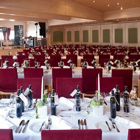 Hochzeit: Saal ohne Hussen - Hotel Krone