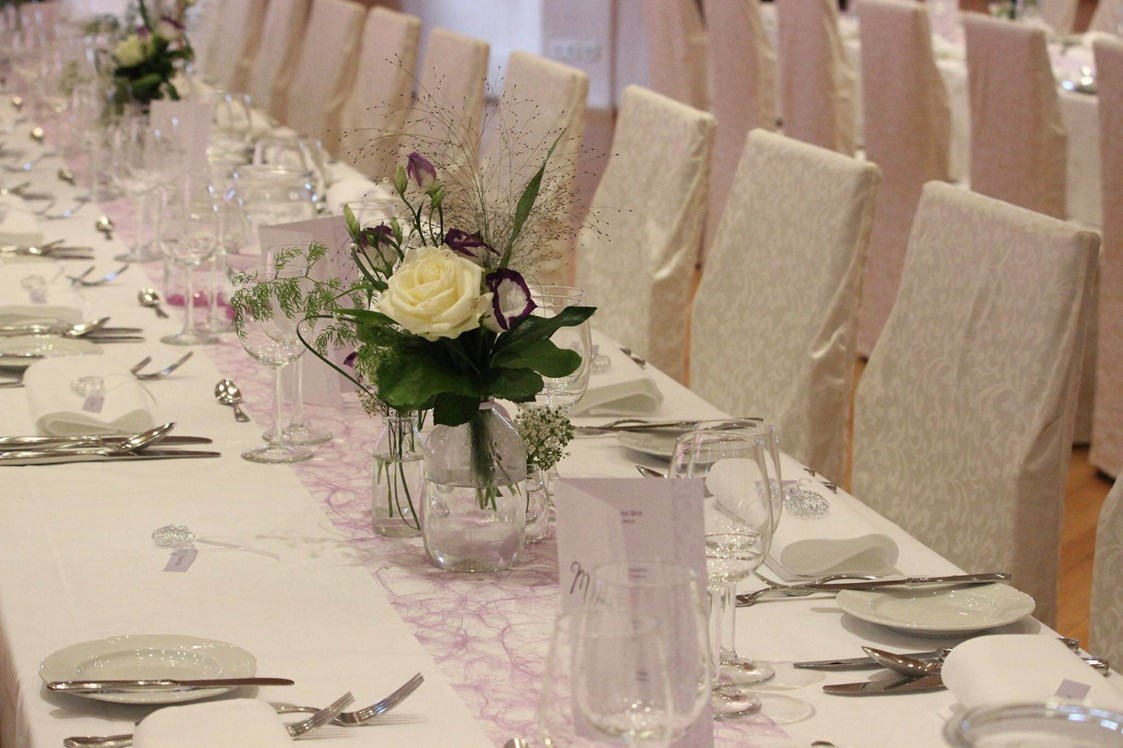 Hochzeit: Saal mit Hussen - Hotel Krone