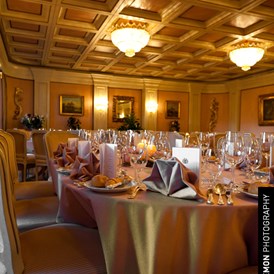 Hochzeit: Der Festsaal des Hotel Schloss Dürnstein in Niederösterreich.
 - Hotel Schloß Dürnstein