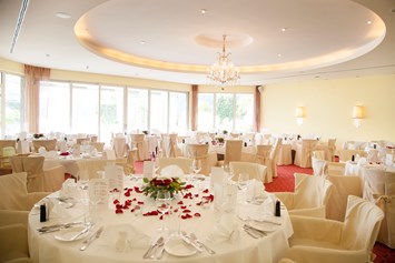 Hochzeit: Festsaal in unserem Panorama Seerestaurant  - Werzers Hotel Resort Pörtschach