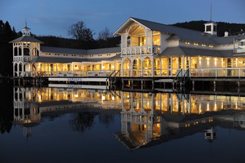 Hochzeit: Werzer's Badehaus bei Nacht  - Werzers Hotel Resort Pörtschach