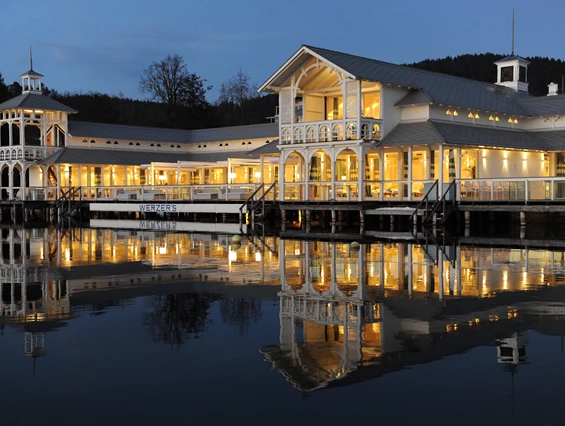 Hochzeitslocation: Werzer's Badehaus bei Nacht  - Werzers Hotel Resort Pörtschach