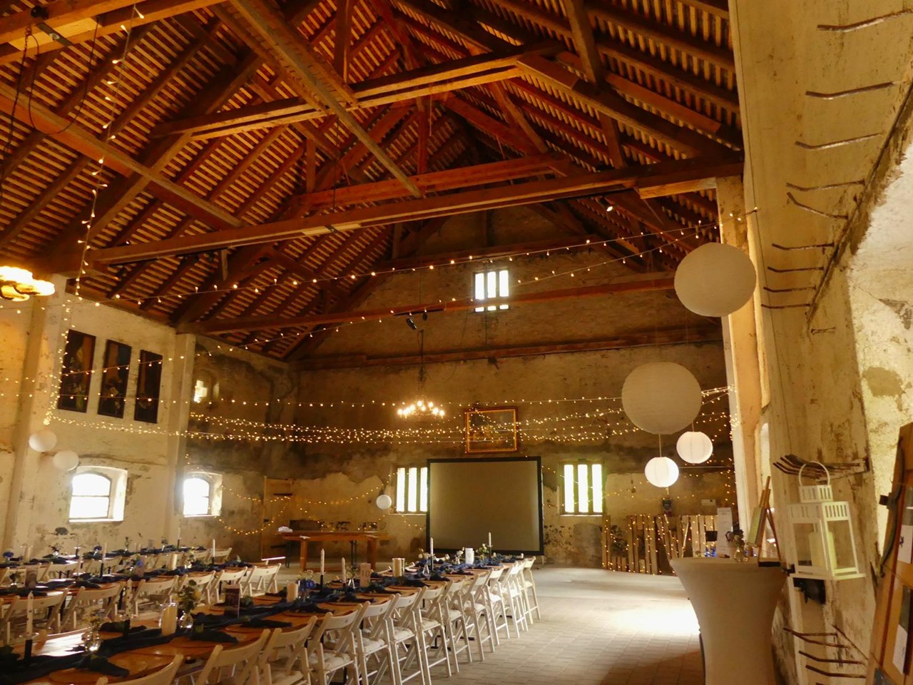 Rittergut Mosisgreut  Information about the banquet halls Large festival barn