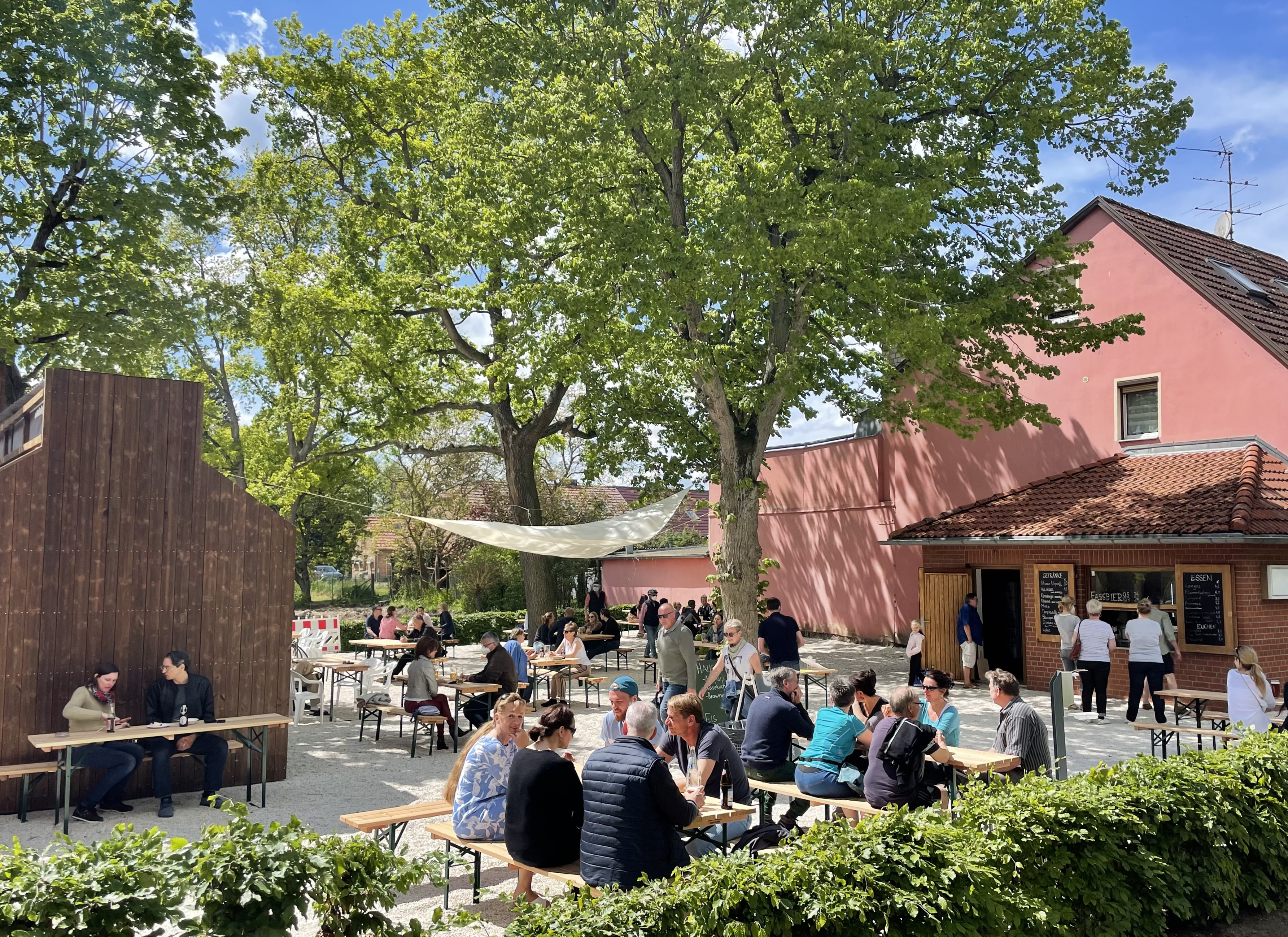 Mariage - Kirche - Allemagne - Im Sommer kann auch im Biergarten gefeiert werden. Wir bieten auch Pavillons an, falls das Wetter nicht stabil sein sollte. - Landhaus Kastanie