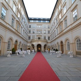 Hochzeit: Innenhof - Palais Niederösterreich