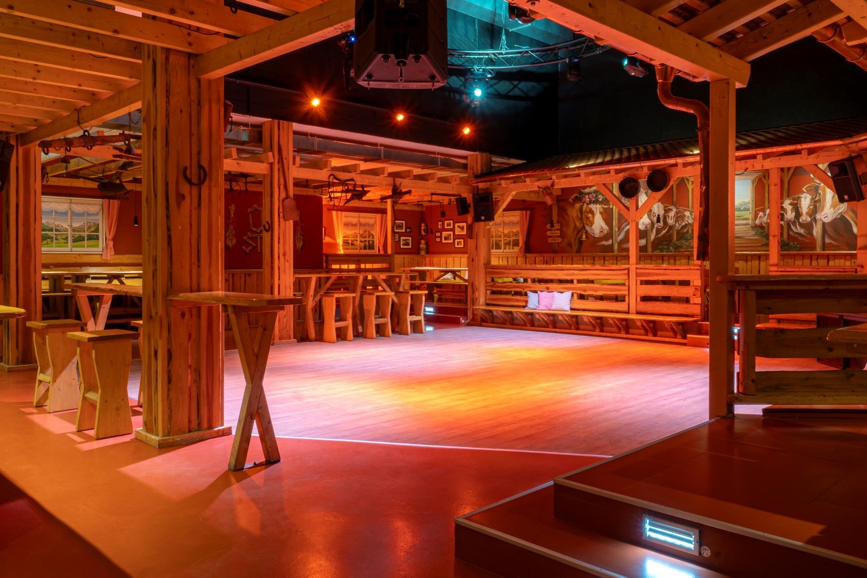 Hochzeit: Ox'n Stall - Raum in rustikalem Stil - Presswerk Eventhaus