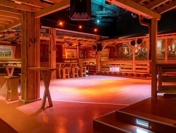 Hochzeit: Ox'n Stall - Raum in rustikalem Stil - Presswerk Eventhaus
