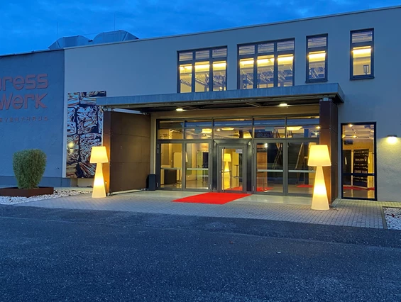Hochzeit: Haupteingang - Presswerk Eventhaus