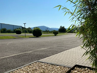 Hochzeit: Hauseigener Parkplatz mit über 130 Parkplätzen - Presswerk Eventhaus