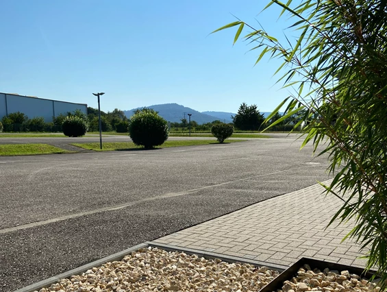 Hochzeit: Hauseigener Parkplatz mit über 130 Parkplätzen - Presswerk Eventhaus