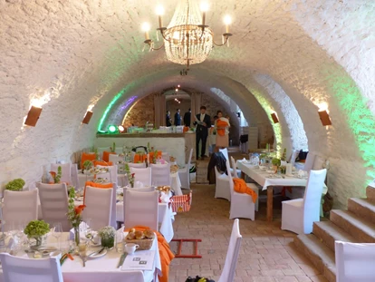 Matrimonio - Flonheim - Der Gewölbekeller der Burg Battenberg bietet Platz für bis zu 90 Hochzeitsgäste. - Burg Battenberg / Pfalz