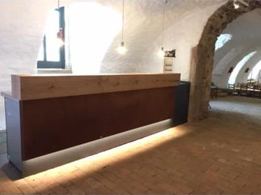 Hochzeit: Die Bar im Gewölbekeller. - Burg Battenberg / Pfalz