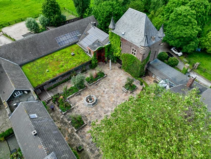 Hochzeit - Mönchengladbach - Vielseitige Möglichkeiten unter freiem Himmel
Der Olivenhof bietet großzügigen Platz für freie Trauungen, Foodtrucks, Kinderaktionen oder Outdoor-Programme. Die charmante Umgebung mit mediterranem Flair macht ihn zur idealen Fläche für Feste mit viel Freiraum und Flexibilität. - Burg Bocholt Nettetal