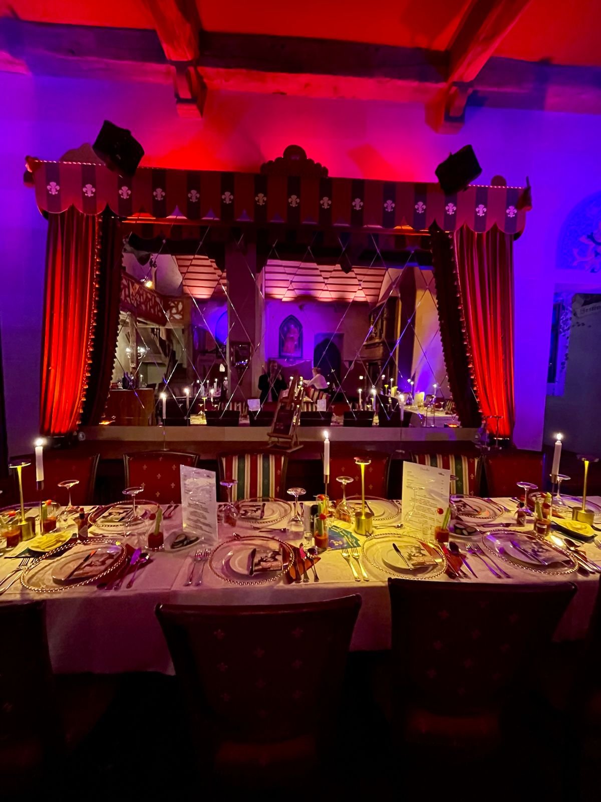 Hochzeit: Rittersaal (beleuchtet) - Burg Bocholt Nettetal