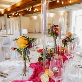 Hochzeit: Table Setting Spring Colour eckiger Tisch - Hofgut Dösterhof