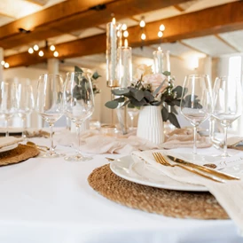 Hochzeit: Table Setting runder Tisch - Hofgut Dösterhof