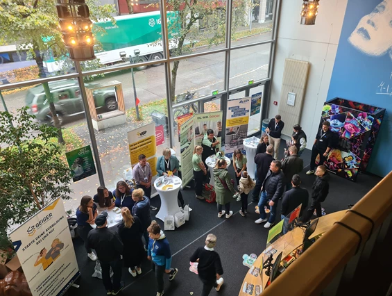 Hochzeitslocation: Eingangsbereich Kino (Azubi-Messe) - Colosseum Center