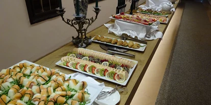 Hochzeit - nächstes Hotel - Tirol - Unser Schlossgang eignet sich nicht nur für ein exquisites Buffet sondern auch für ein Speisen an der Tafel für bis zu 45 Personen. - Jagdschloss-Resort Kühtai